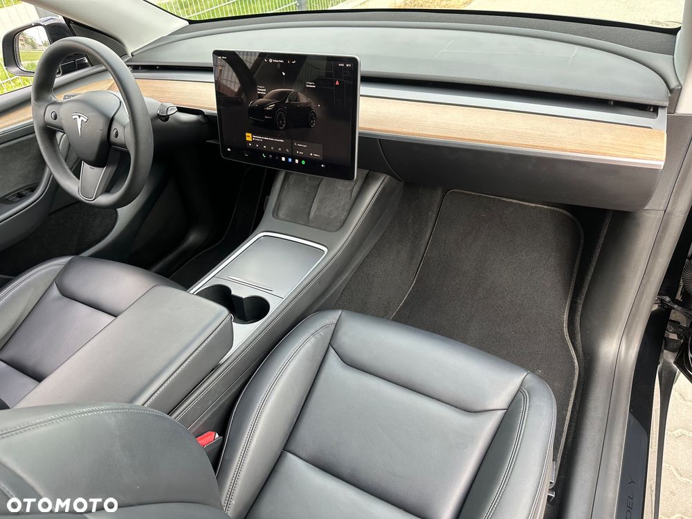 Tesla Y Performance AWD - 21