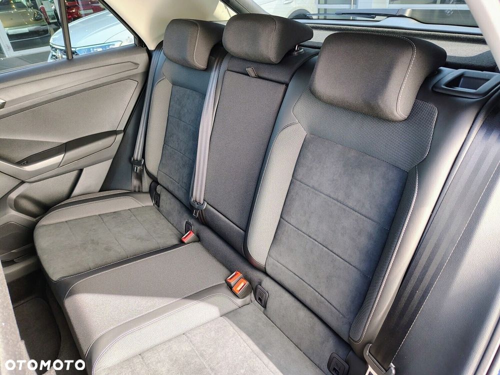 Volkswagen T-Roc - 18