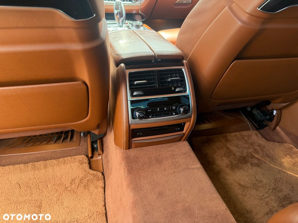 BMW Seria 7 750Li xDrive - 22