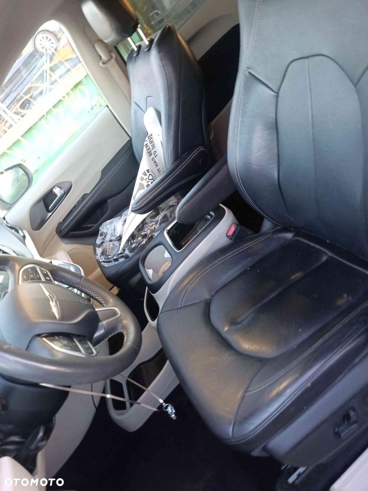 Chrysler Pacifica - 27