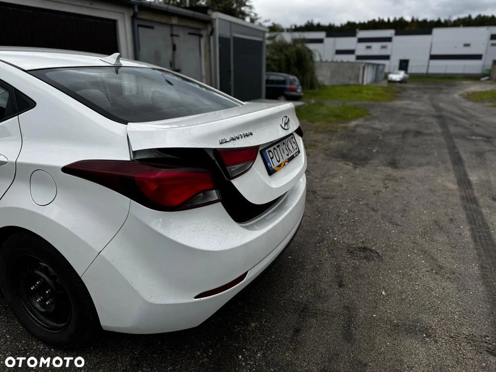 Hyundai Elantra - 14
