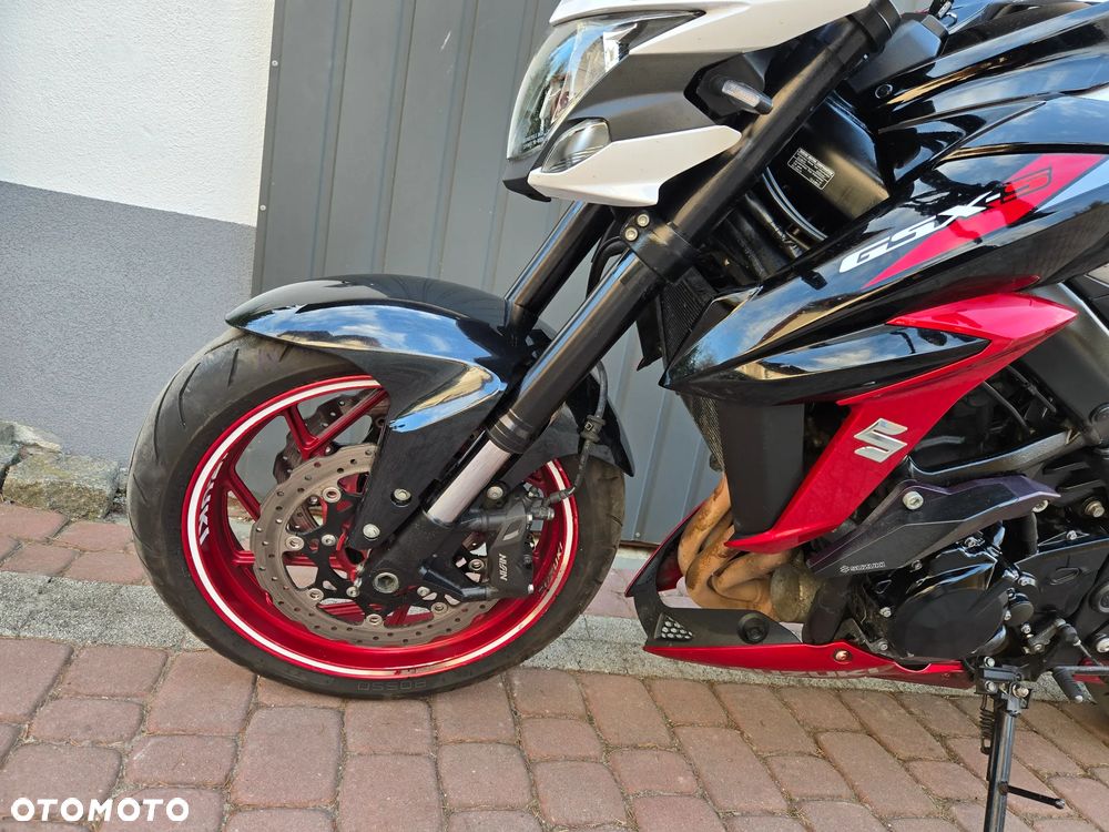 Suzuki GSX - 30