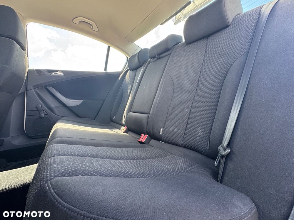 Volkswagen Passat - 17