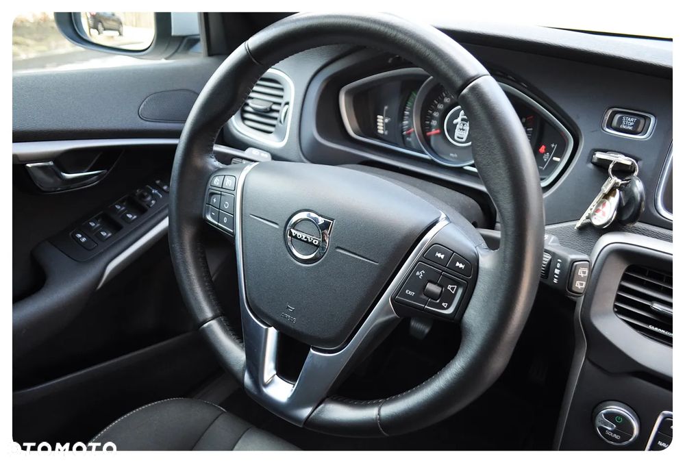 Volvo V40 T2 Drive-E Momentum - 36