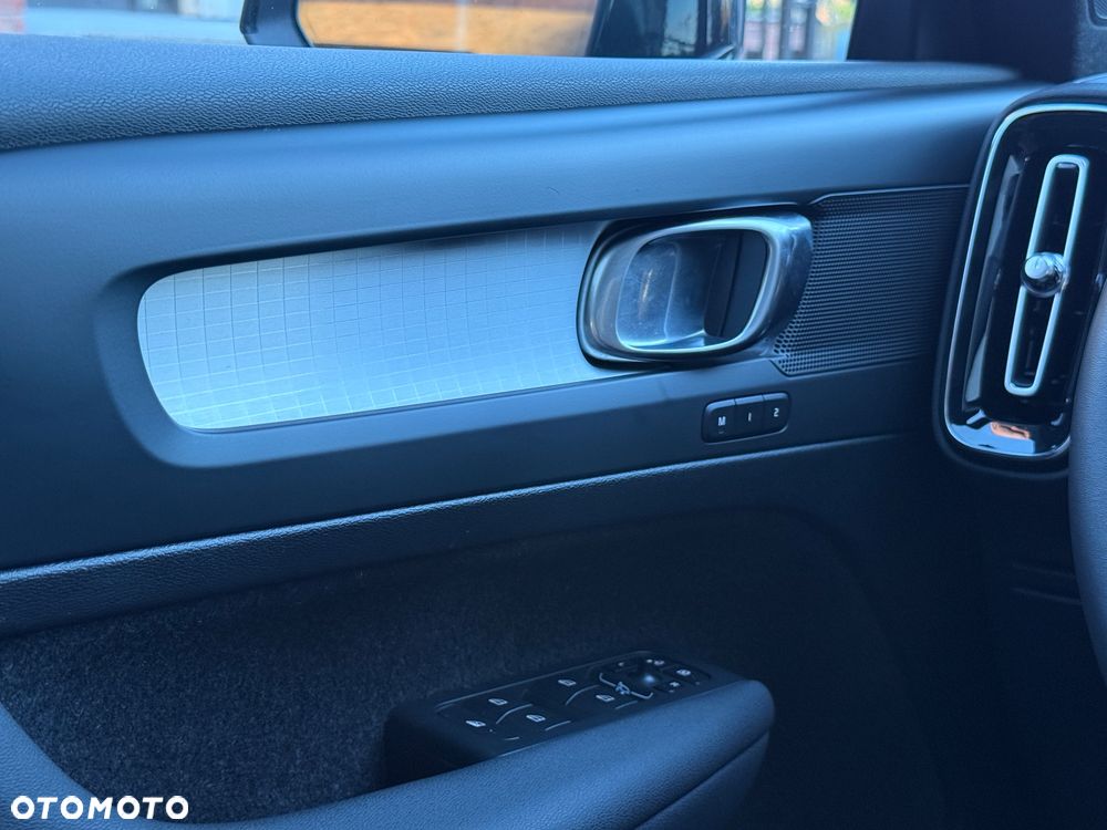 Volvo XC 40 B5 B AWD Momentum Pro - 26
