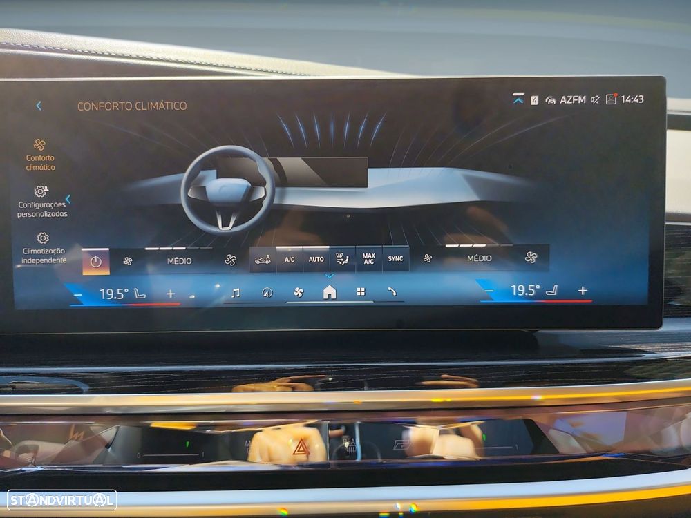 BMW 750 750e xDrive Pack Desportivo M - 34