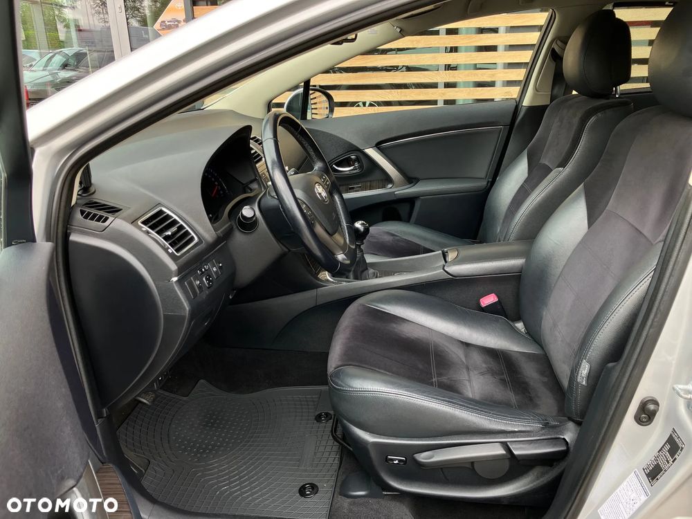 Toyota Avensis 1.8 Premium - 34