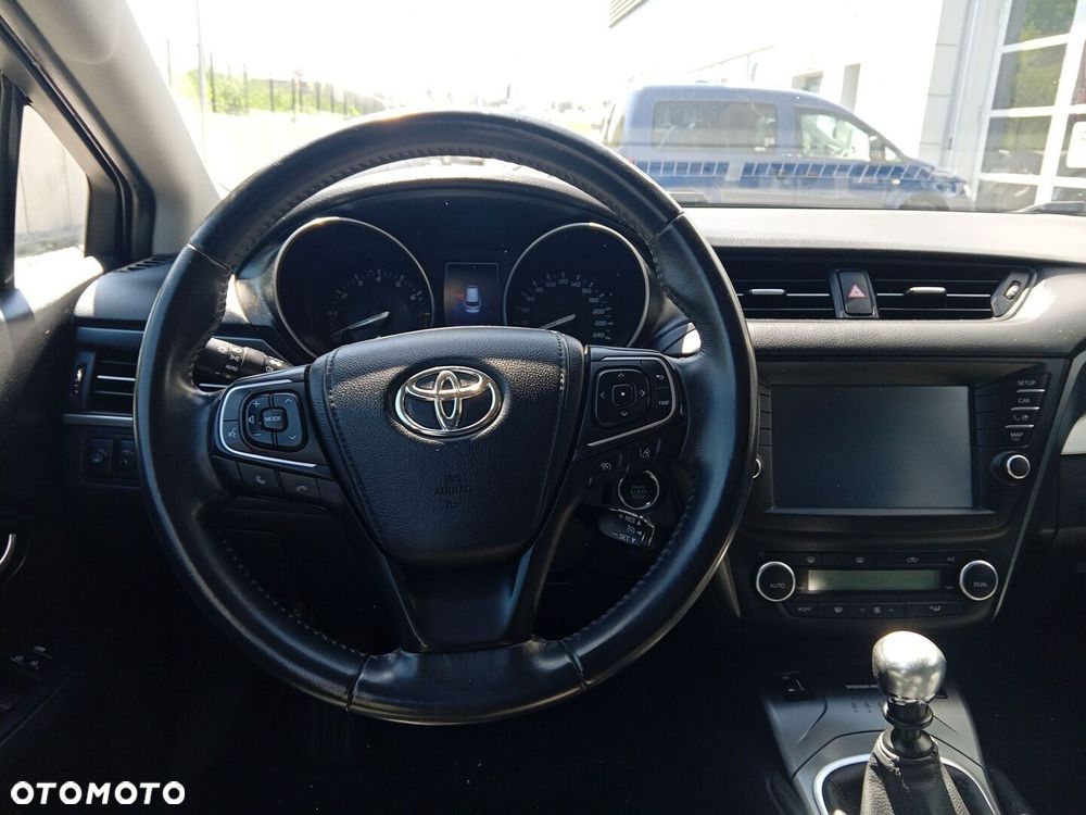 Toyota Avensis - 16