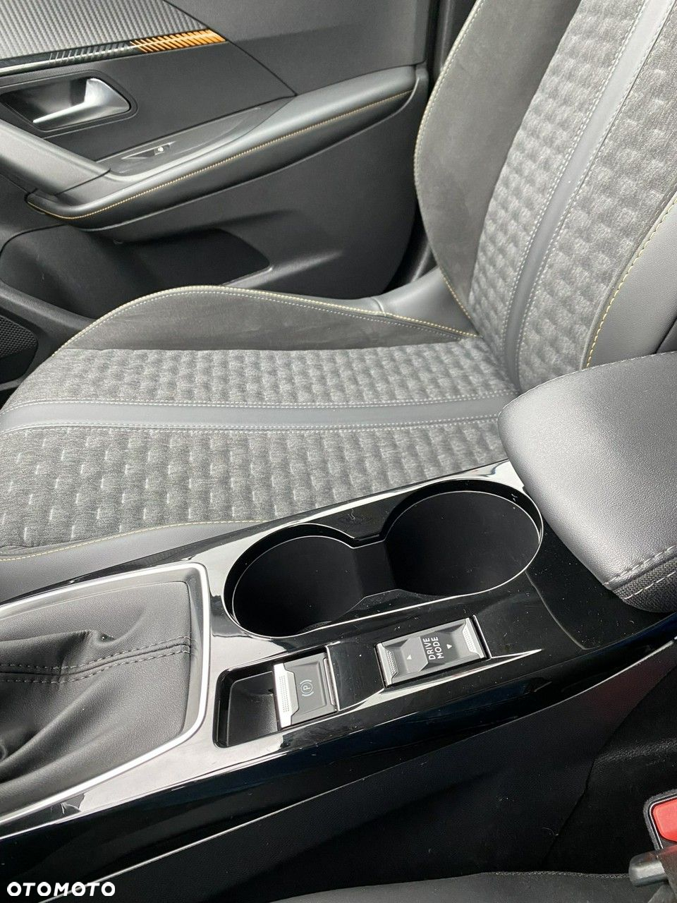 Peugeot 2008 BlueHDi 110 Allure - 32