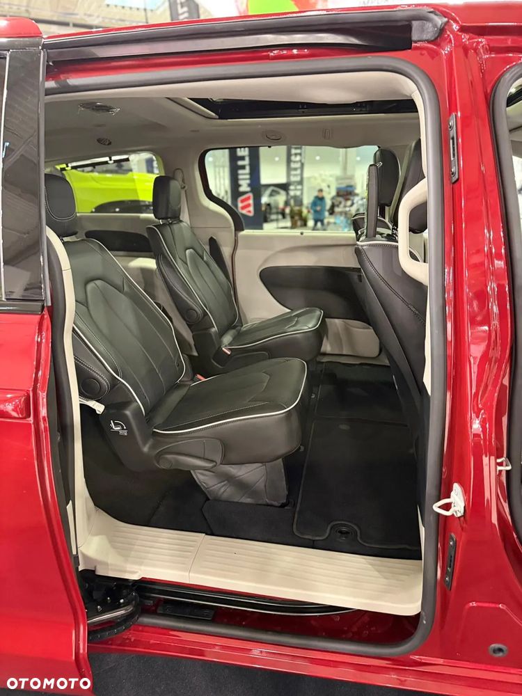 Chrysler Pacifica - 15