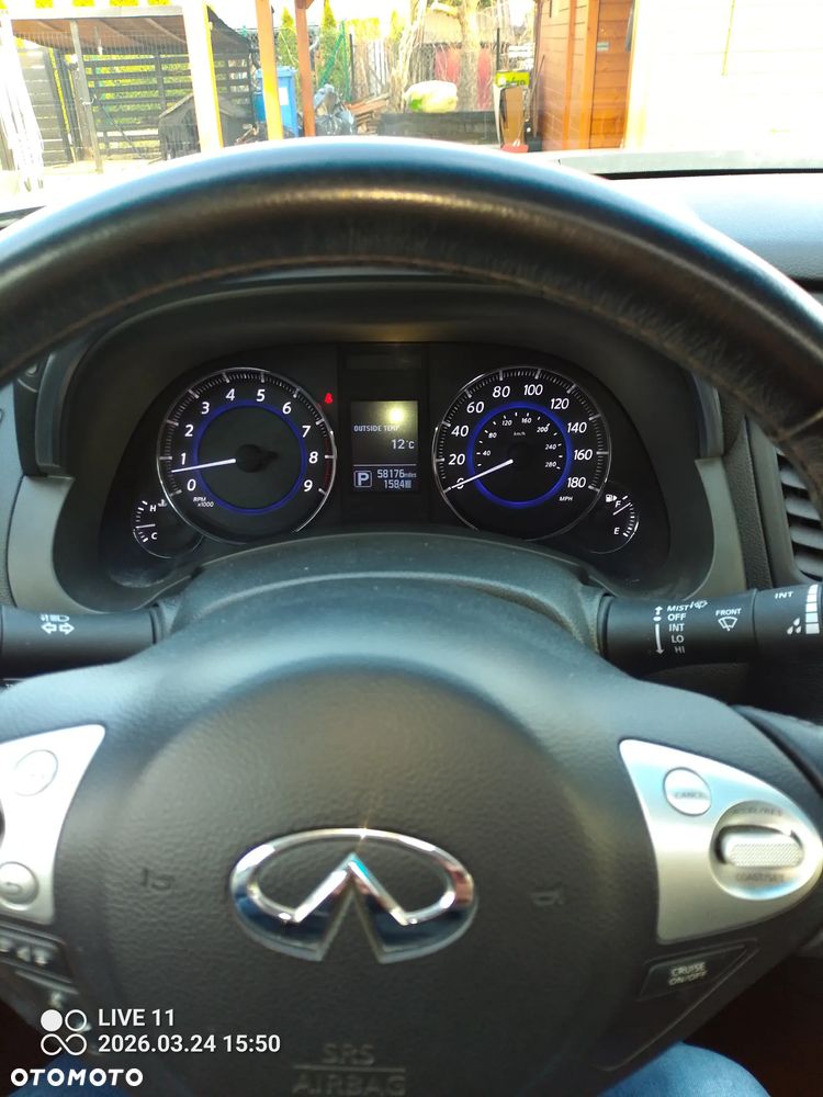 Infiniti QX70 - 11