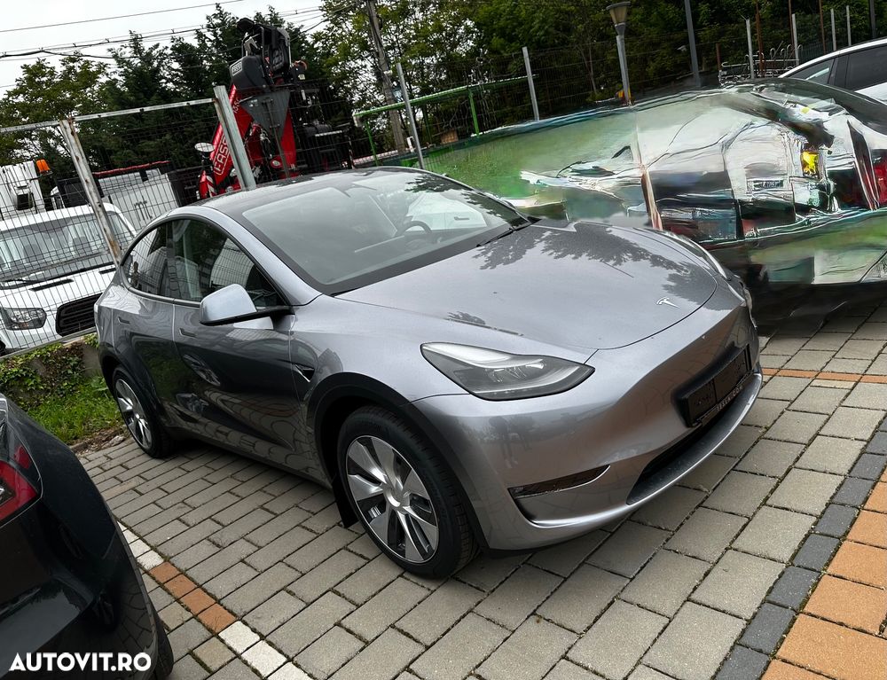 Tesla Model Y AWD Performance - 5