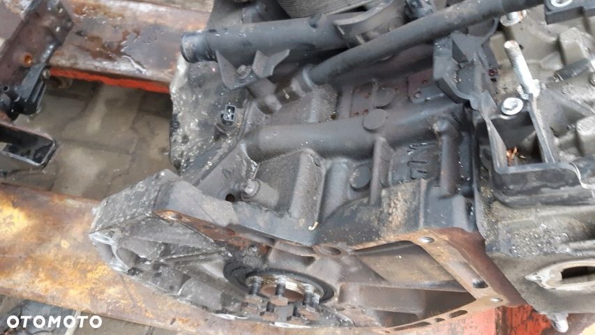 Silnik Renault 1.5DCI K9K słupek - 4