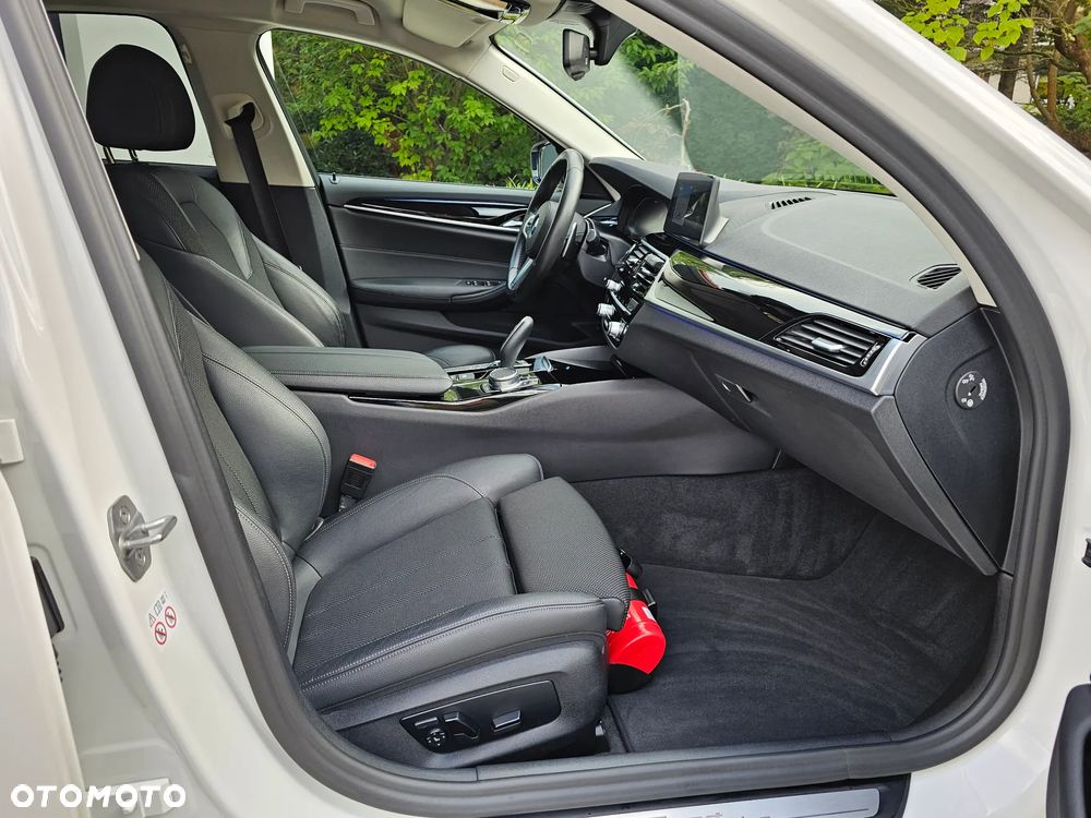 BMW Seria 5 530e iPerformance M Sport sport - 30