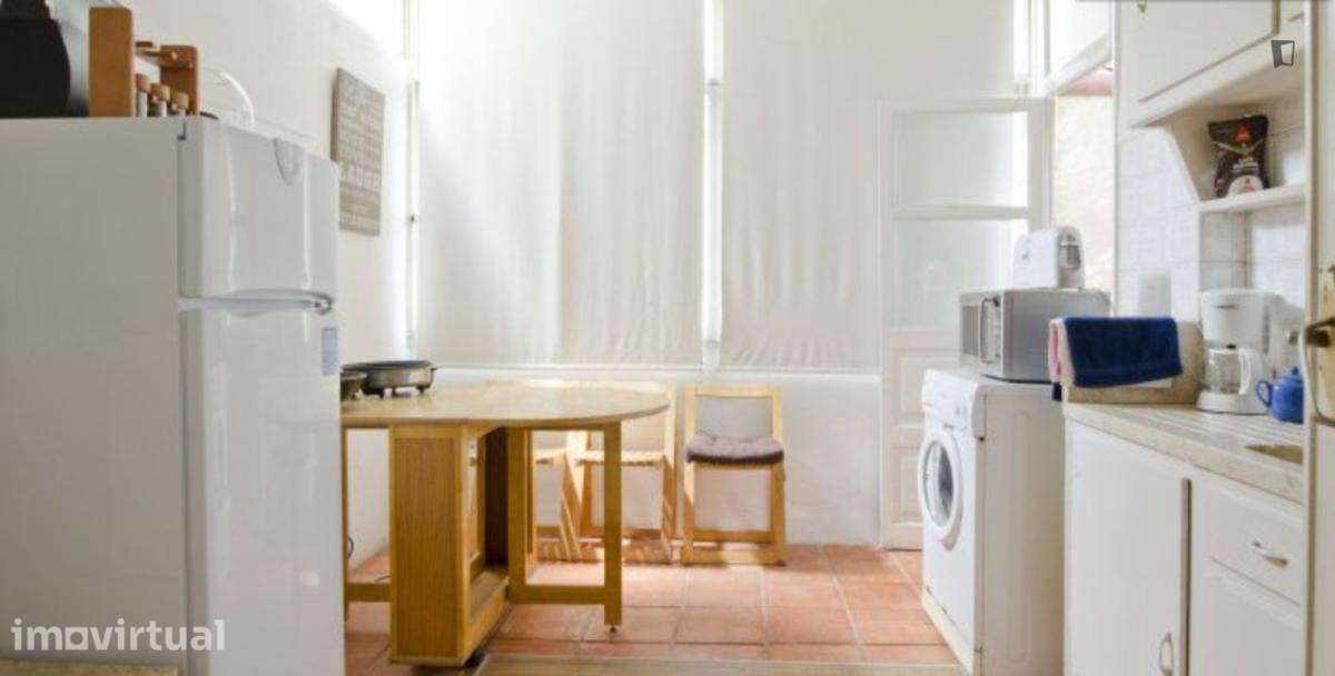 Quarto - localizado em Benfica Lisbon - Grande imagem: 2/3