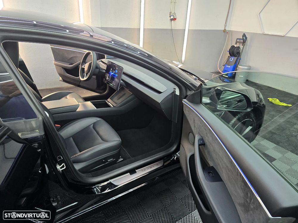 Tesla Model 3 - 4