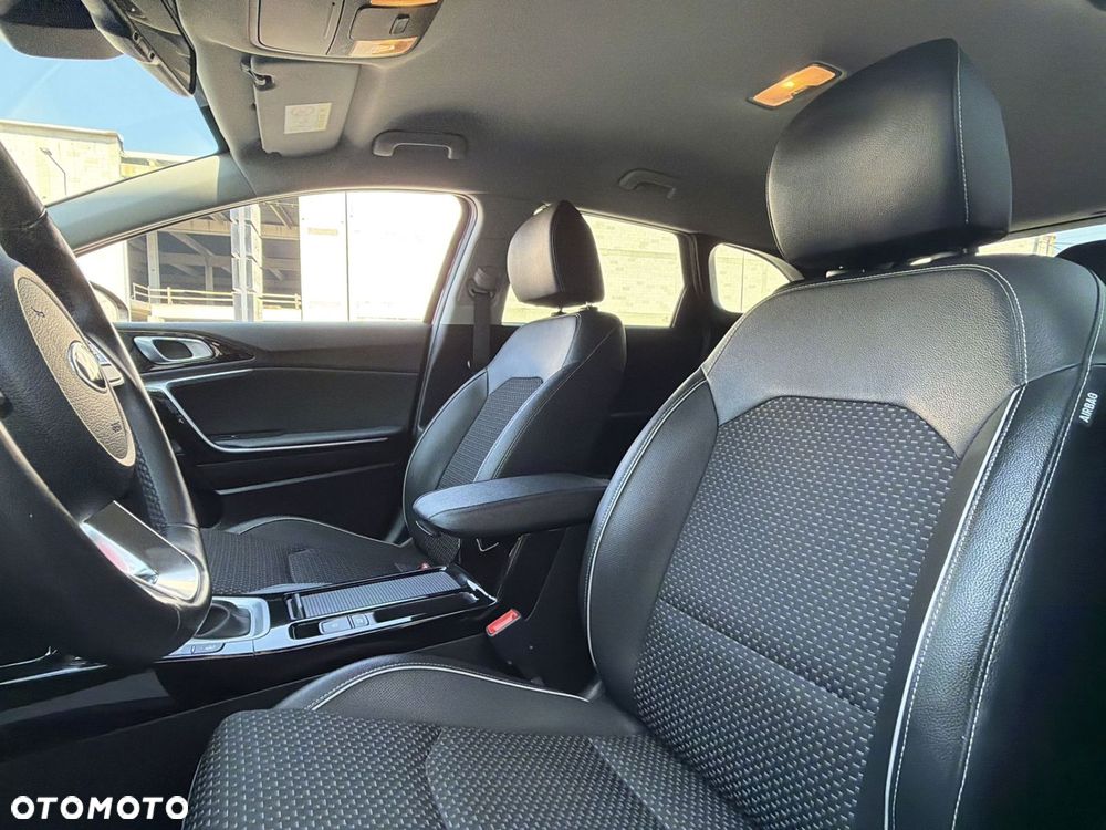 Kia Ceed 1.6 GDI PHEV L Business Line DCT - 13