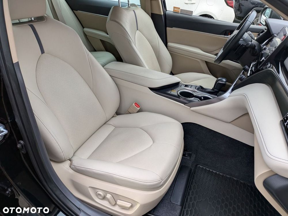 Toyota Camry 2.5 Hybrid Executive CVT - 31