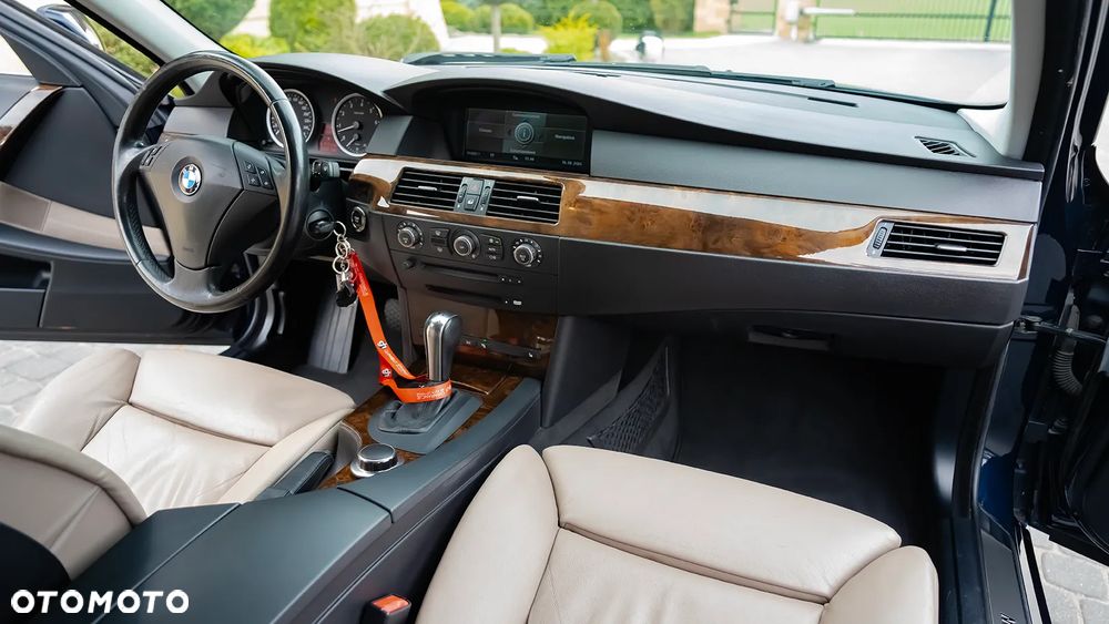 BMW Seria 5 530i - 32
