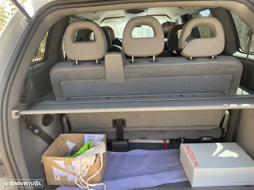 Chrysler Voyager 2.5 CRD SE - 11