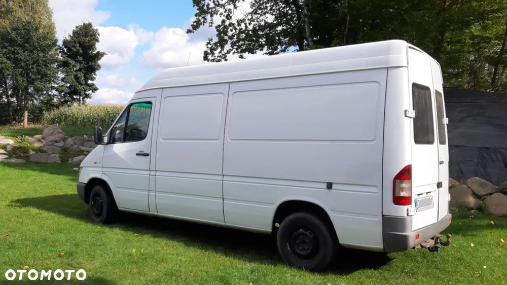 Mercedes-Benz Sprinter - 2
