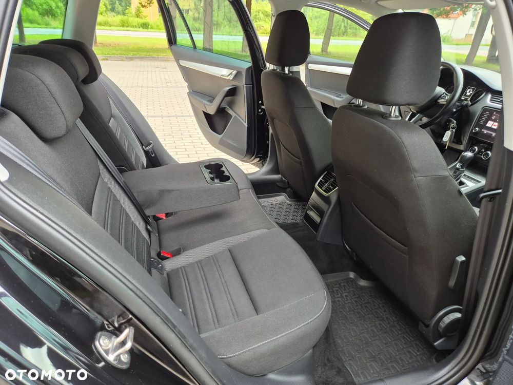 Skoda Octavia 1.6 TDI DSG Ambition - 37