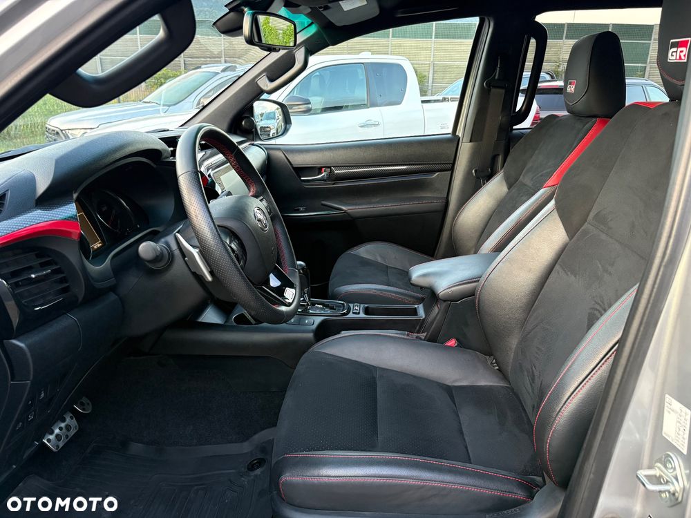 Toyota Hilux 2.8 D-4D Double Cab GR Sport 4x4 - 12