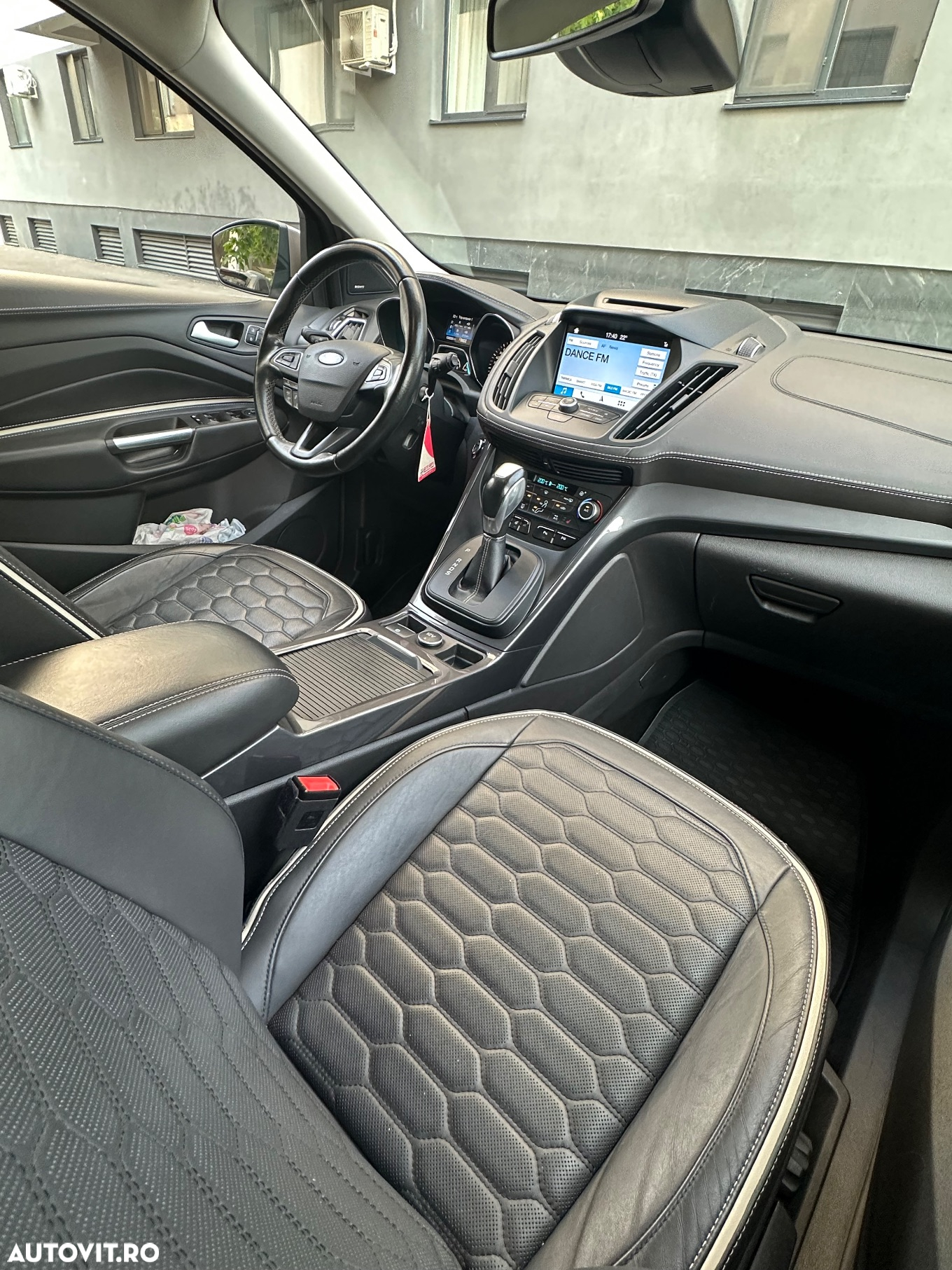Ford Kuga 2.0 TDCi 4WD Powershift Vignale - 22