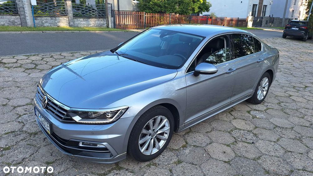 Volkswagen Passat - 1