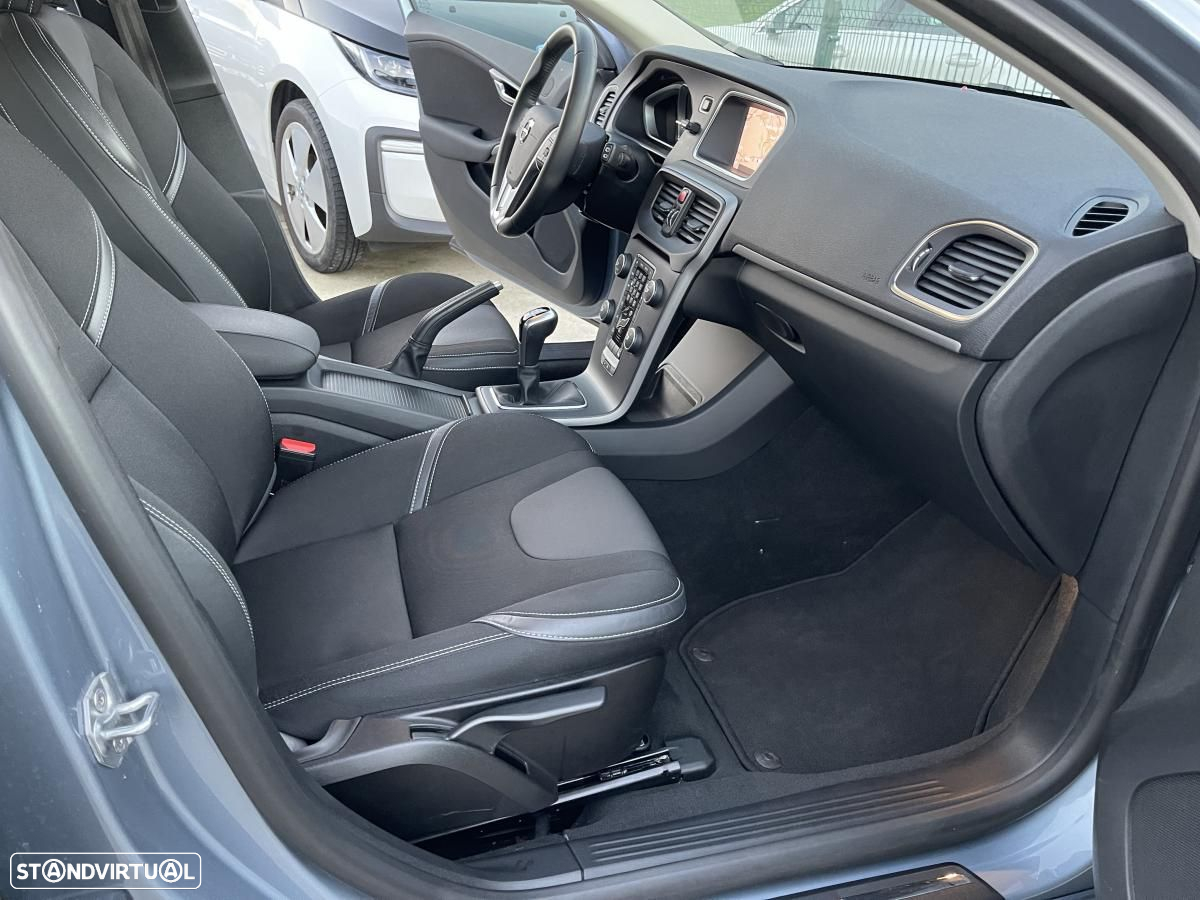 Volvo V40 2.0 D2 Momentum Eco - 24
