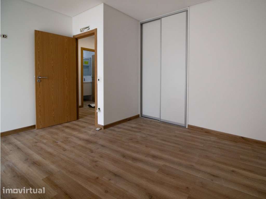 Moradia totalmente remodelada - Grande imagem: 3/25
