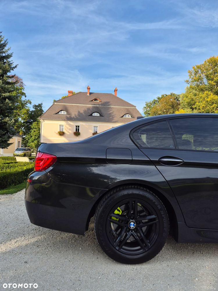 BMW Seria 5 523i Sport-Aut - 28