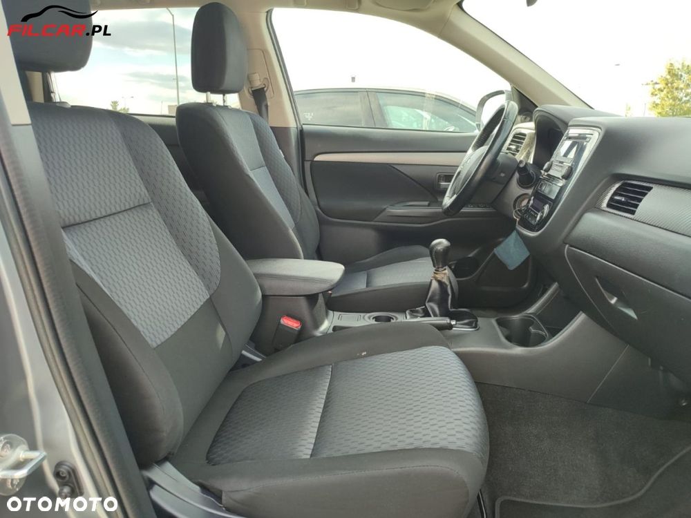 Mitsubishi Outlander - 15