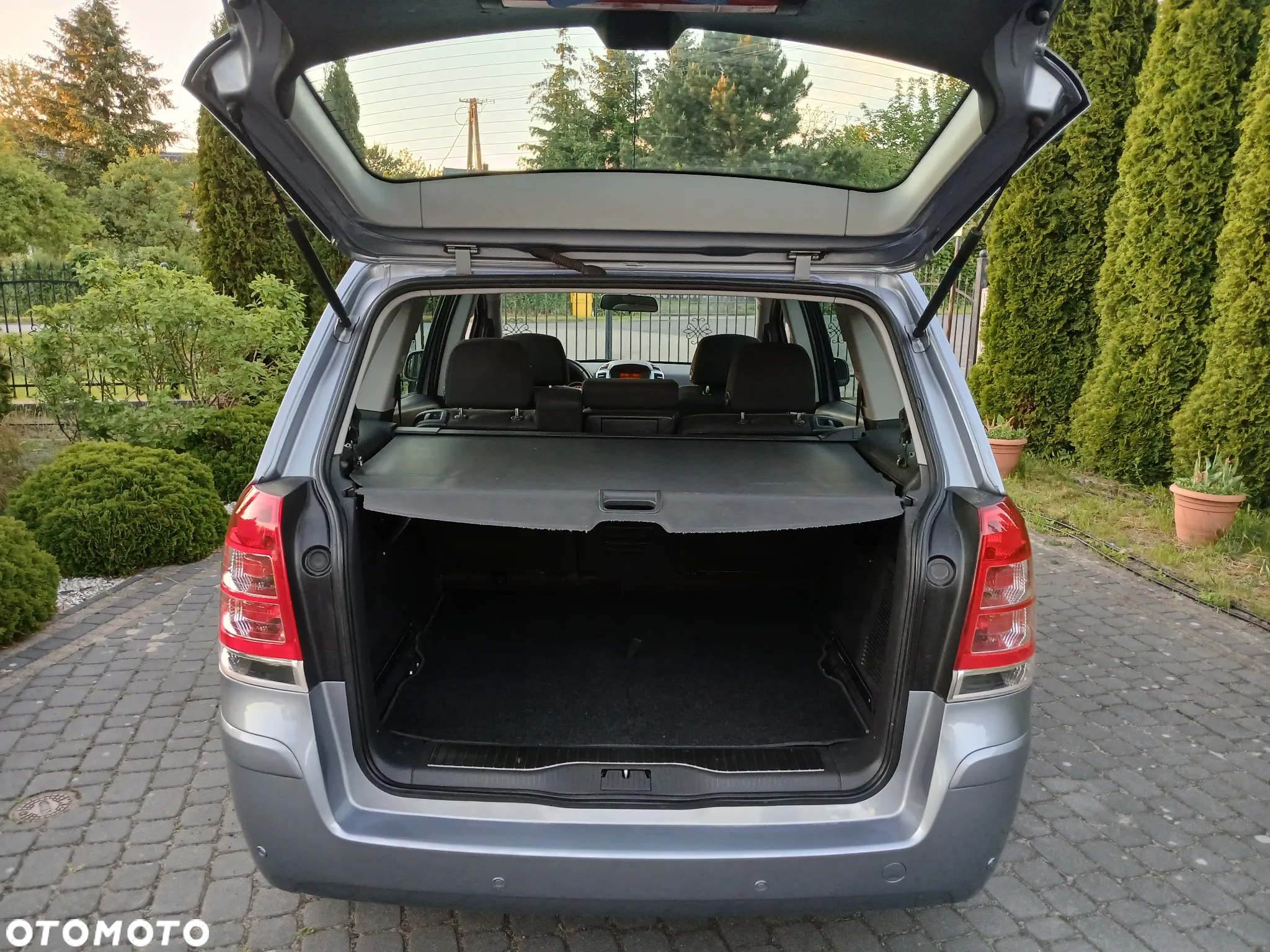 Opel Zafira 1.8 Sport - 27