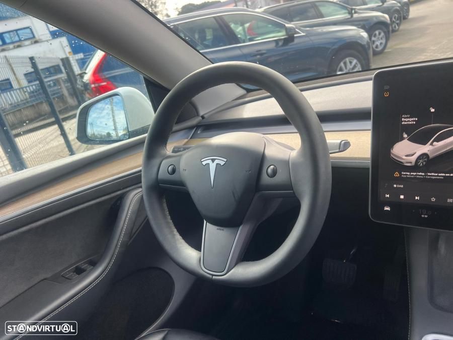 Tesla Model Y RWD - 8