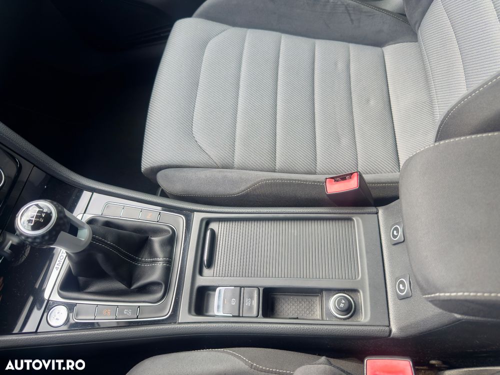 Volkswagen Golf - 28