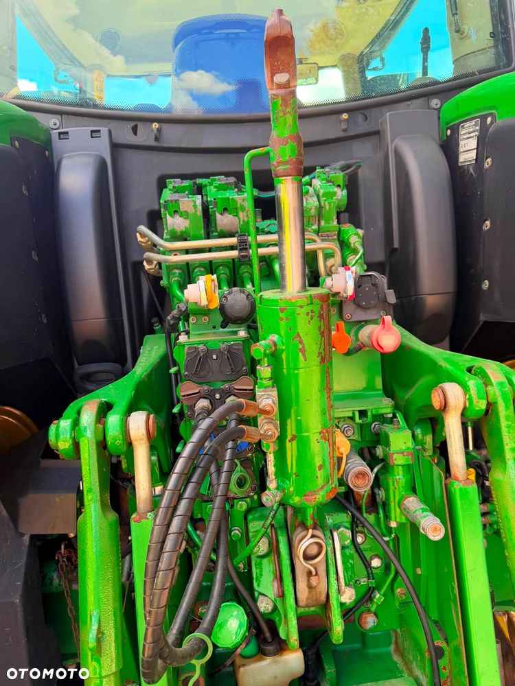John Deere 6215R - 13