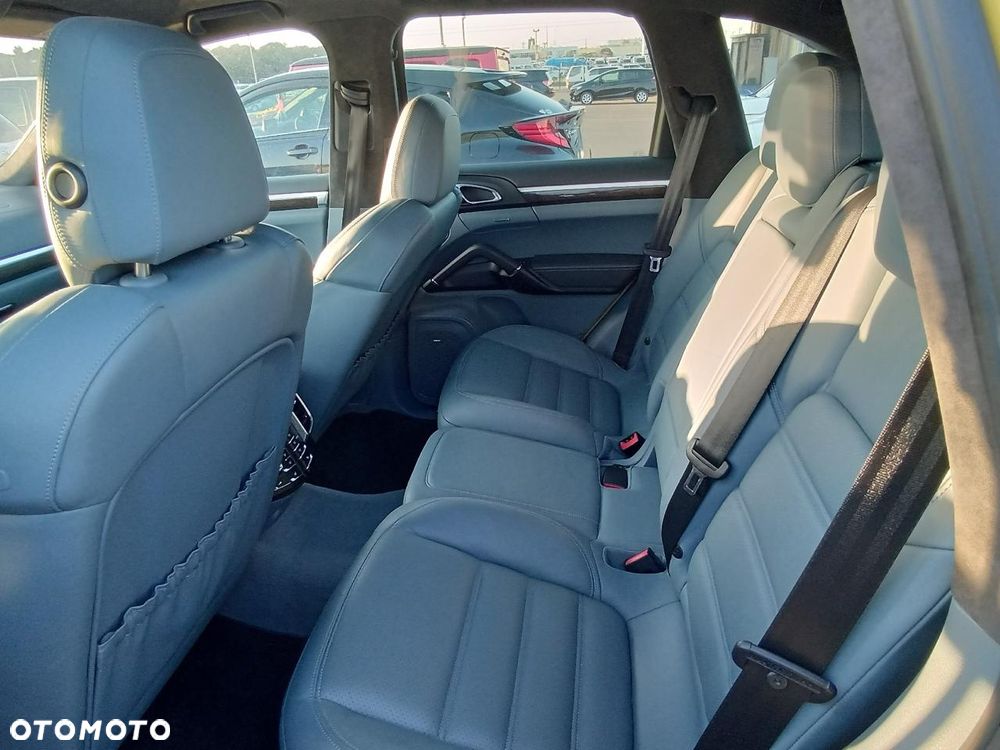 Porsche Cayenne Turbo - 30