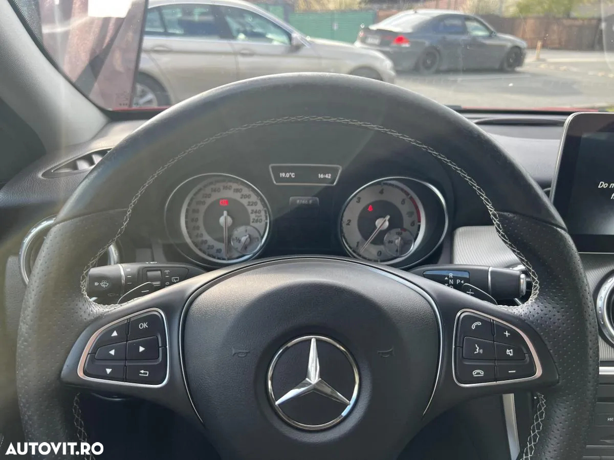 Mercedes-Benz GLA 200 d 4MATIC Aut. - 12