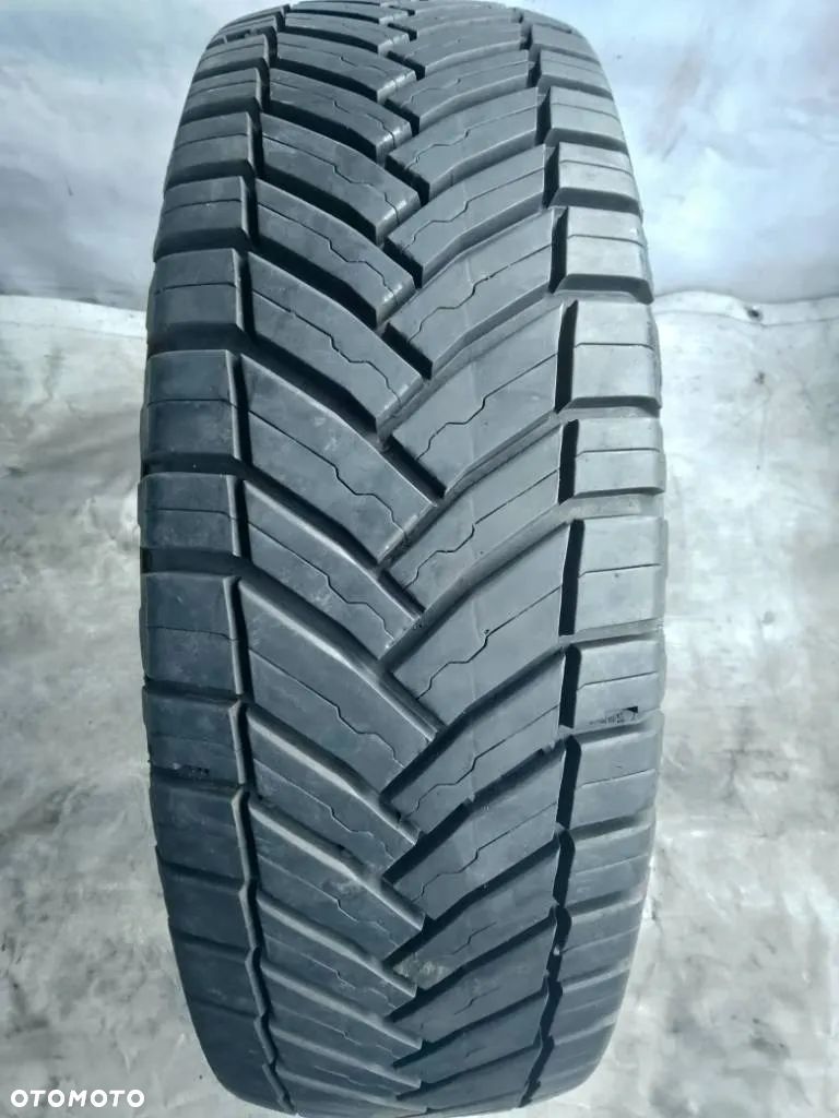 Michelin Agilis CrossClimate 205/65 r15c 102/100t 2024 8.5-9mm - 1