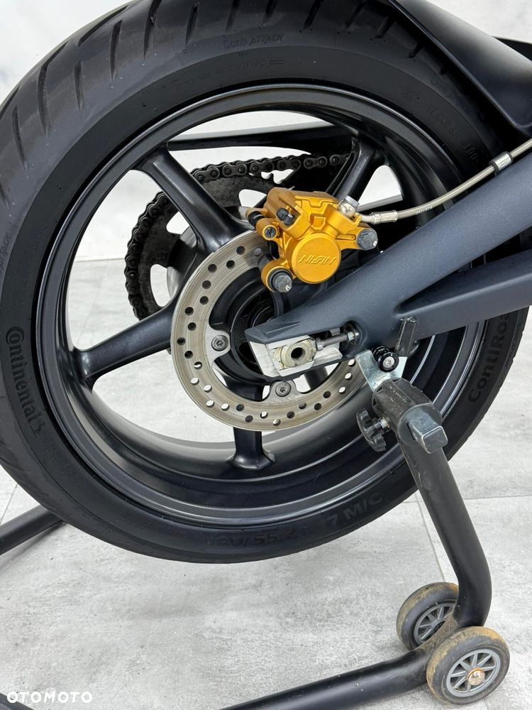 Triumph Street Triple - 12