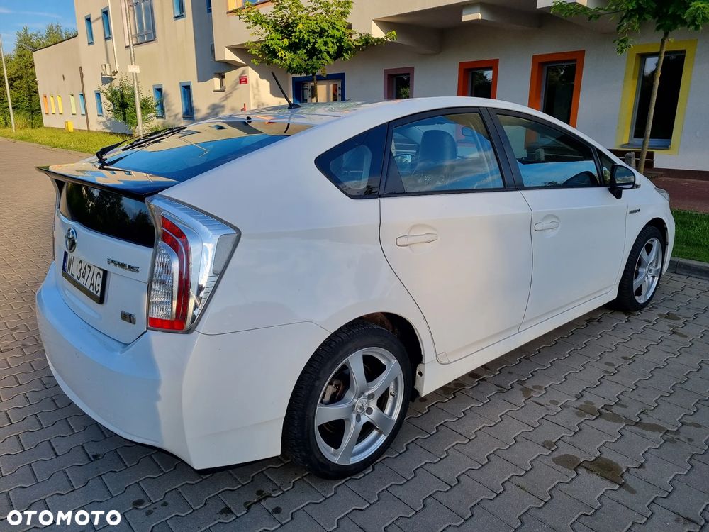 Toyota Prius (Hybrid) Life - 12