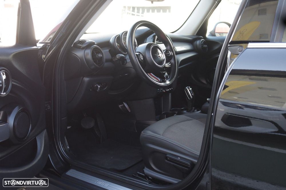 MINI 5 Portas Cooper D 4Business Auto - 14