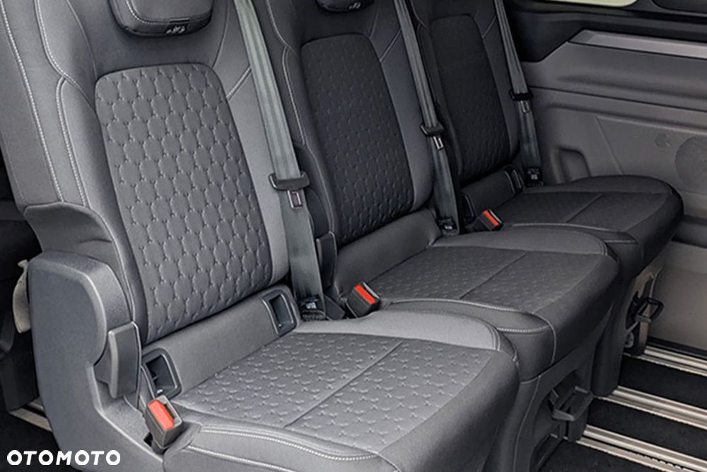 Ford Tourneo Custom - 12