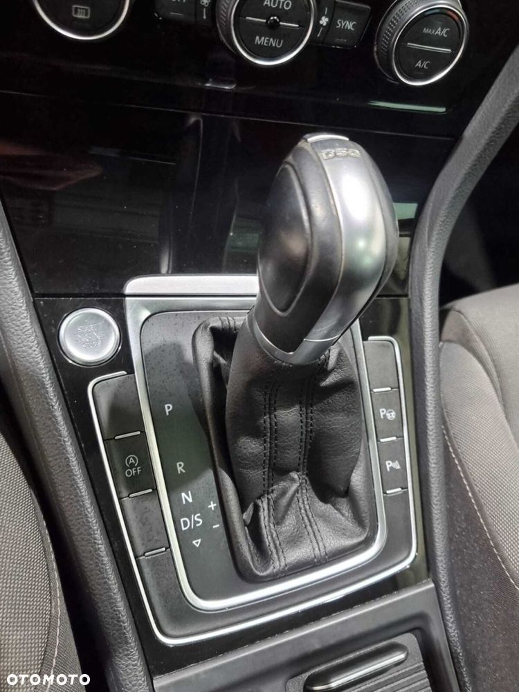 Volkswagen Golf - 33