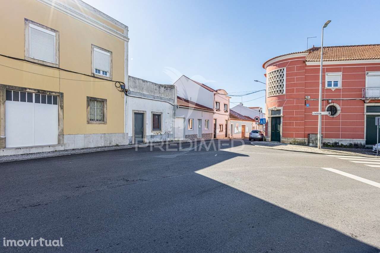 Excelente Moradia térrea com quintal e anexos no Centro da Cidade - Grande imagem: 3/39