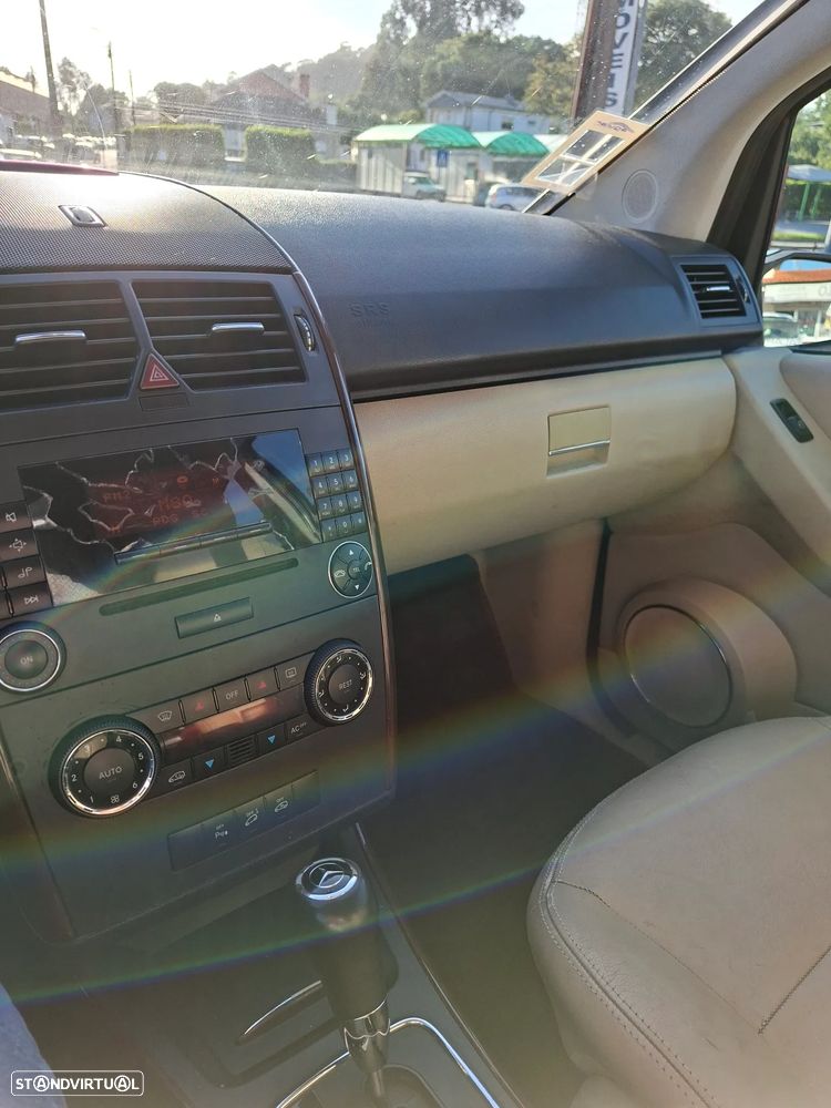Mercedes-Benz A 150 Elegance Automatic - 22
