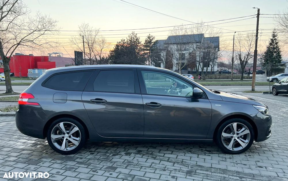 Peugeot 308 1.2 L PureTech Turbo S&S Allure - 5