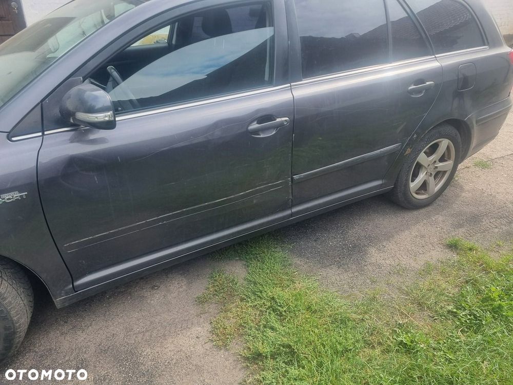 Toyota Avensis - 4