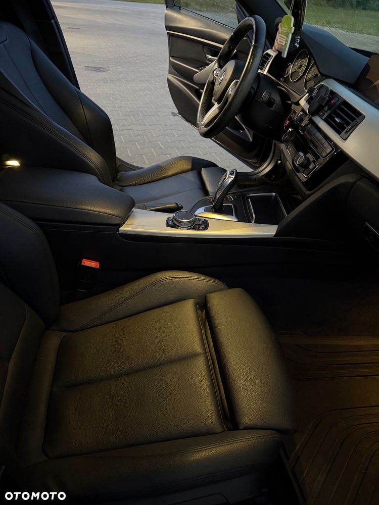 BMW Seria 3 320i xDrive Sport Line - 13